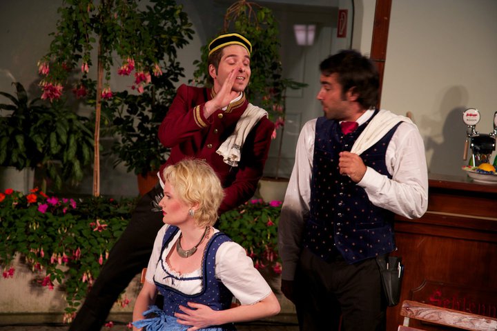 268089_231371273555519_116149538411027_985275_7214777_n