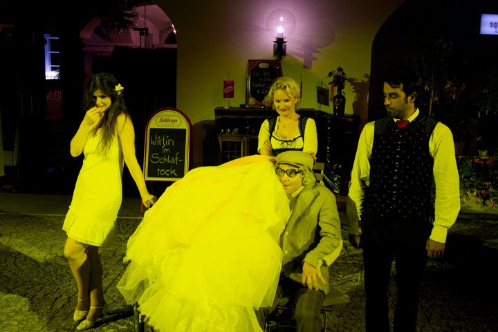 268695_231371546888825_116149538411027_985280_811235_n